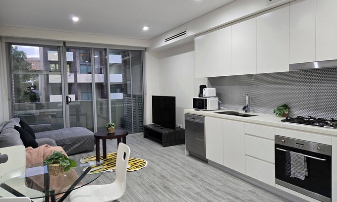 Camperdown Apartment | Camperdown one 05 Close to bus stop and SYD CBD