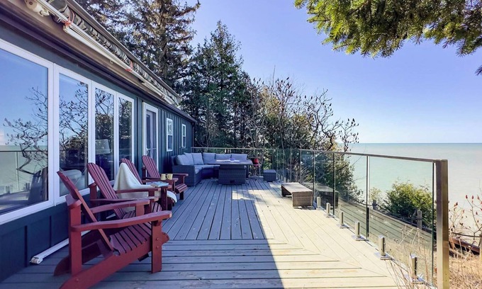 Central Huron Cottage | Campfires & Crisp Air: Sunny Pines