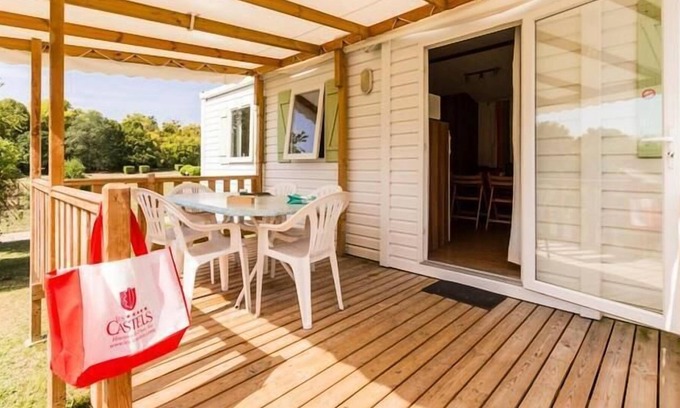 Ingrandes House | Camping Le Petit Trianon **** - Mobile Home 4 Rooms 6 People Confort