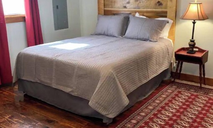 Greene County Cabin | Campstay in a country cabin nestled by hills of TN !