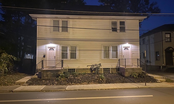 Columbus House | Campus Crest A (Cozy 2 bdrm Near Campus Townhouse)