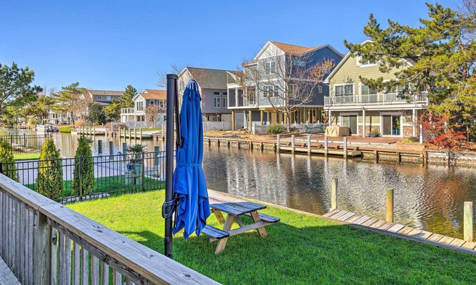 South Bethany Harbor Cottage | Canal-Front Home w/ Dock < 1/2 Mi to Beach!