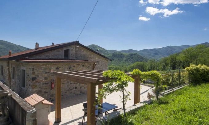 Tresana House | Cantiniere by Interhome