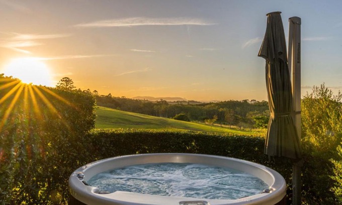 Skinners Shoot House | Cape Byron Suite 4 Private Room with Ensuite