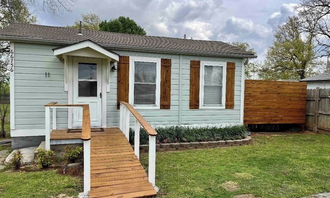 Grove Cottage | Cape Cod Style on Grand Lake - Romantic Honeymoon Cottage w/Hot tub #11