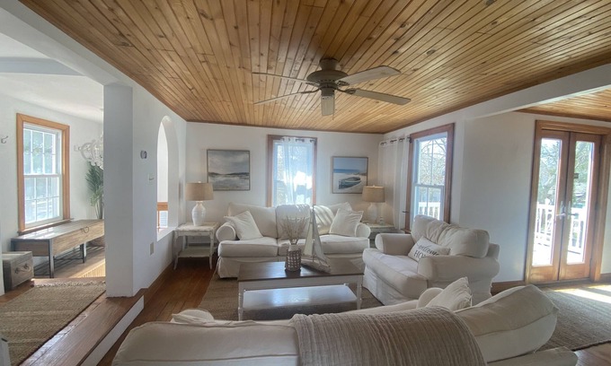 Cape May House | Cape May Bungalow - Iconic Washington St - Bike to Beach