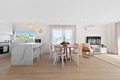 Capel Sound Villa | Capel Coastal Escape