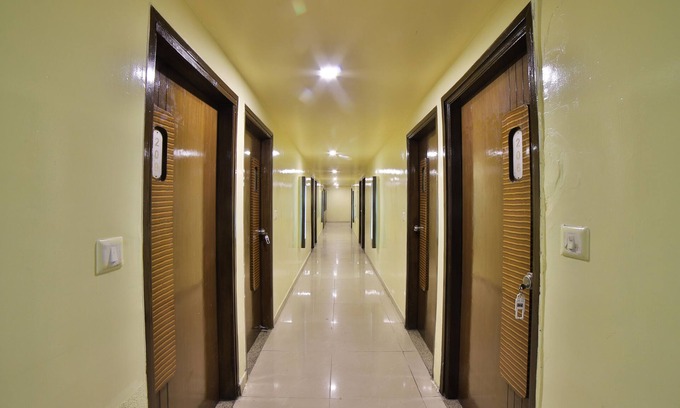 Navrangpura Hotel | Capital O 1967 Hotel Kalash Residency