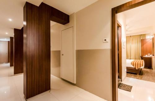 Kopar Khairane Hotel | Capital O Hotel Konar Inn