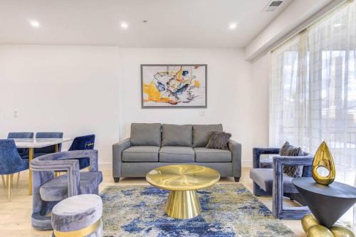 Petworth Apartment | Capitol View 3 Penthouse with Rooftop