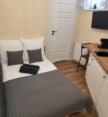 Wesoła Zachod Apartment | Capsule 12- Old Town , Steps to the Station , Maximum Convenience
