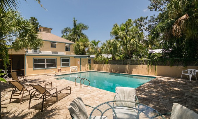 Cortez House | Captain Billy Fulford Home Large Charming Pool Home Close To Bay In Cortez