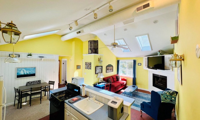 New Buffalo House | Captain Whittaker Suite 2 bedroom, 2 baths