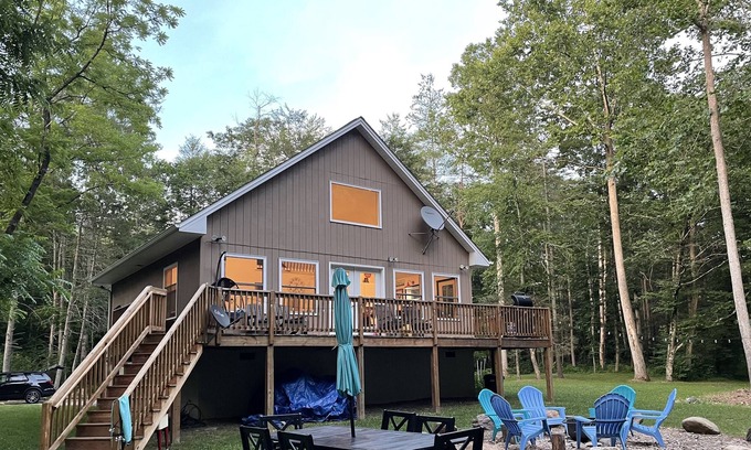 Elkton Cottage | Captivating cabin on stunning Hawksbill Creek close to Shenandoah NP, w hot-tub