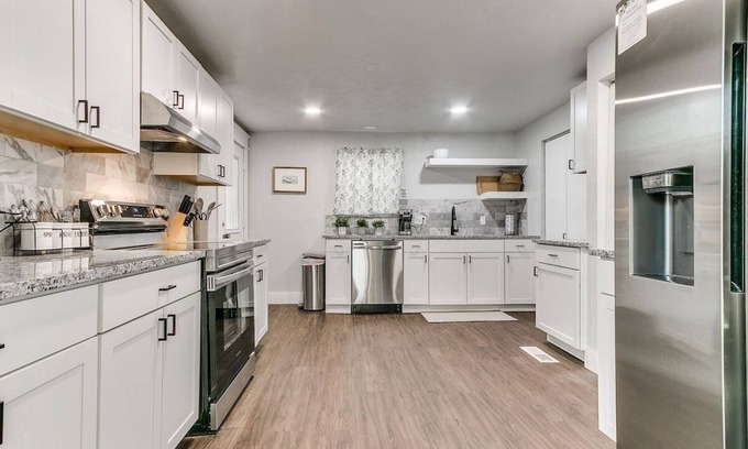 Guthrie House | Captivating Comfort Sleeps 8.