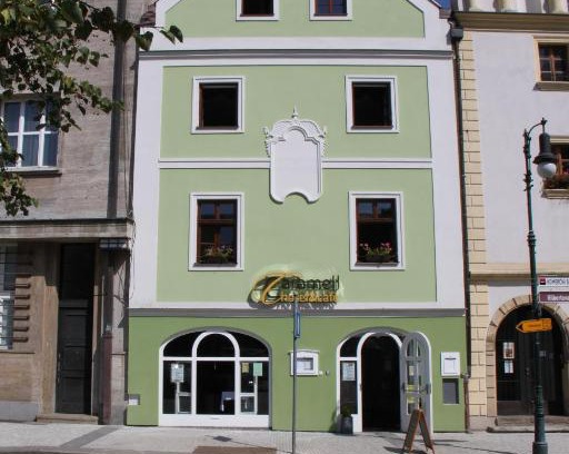 Louny Hotel | Caramell