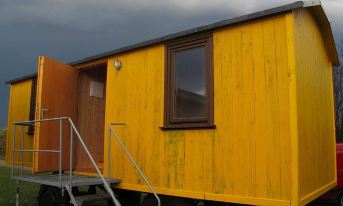 Buchberg Cabin | Caravan 2 right side, 1 room with 2 beds - Caravans in Wangeliner garden with summer kitchen - use