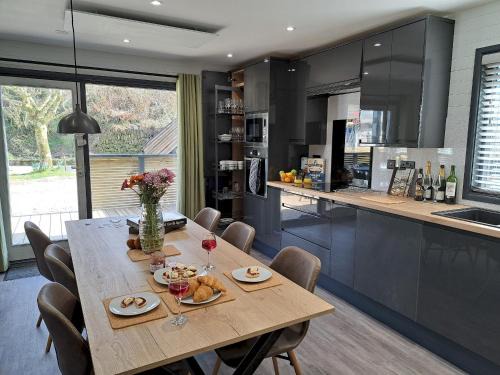 Looe House | Cardinham Lodge 3 bedroom - max 6 occ - VP4