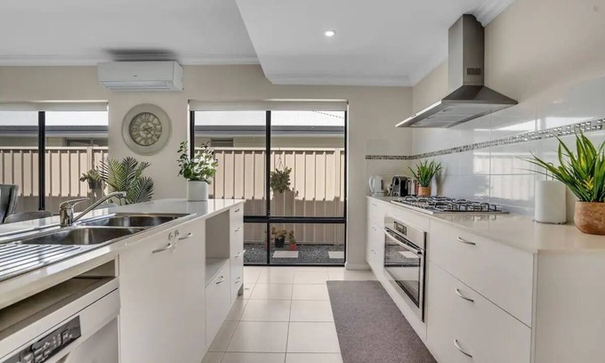 Busselton House | Carey Beach Retreat