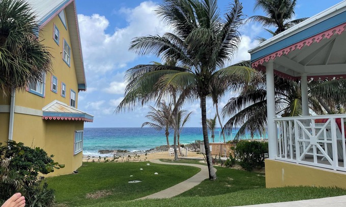 Northwest Point House | Caribbean Scuba & Family Resort - Coconut Bay, DreamCayman.com
