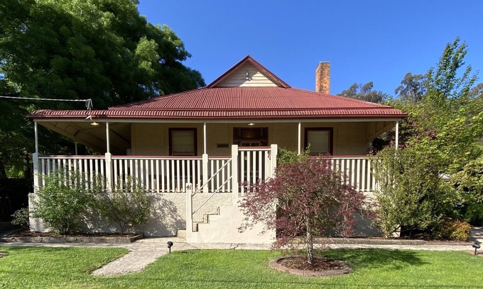Myrtleford House | Carinya Cottage