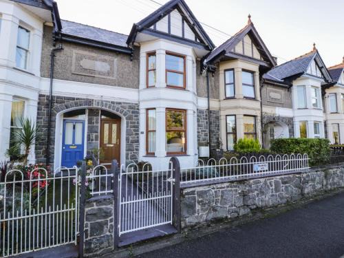 Llanberis House | Carlyn
