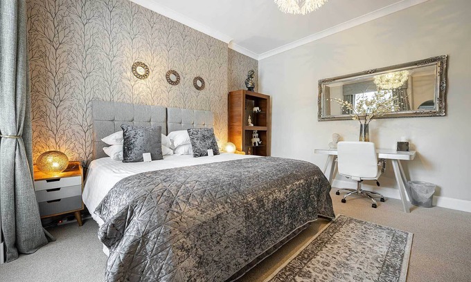 Falkirk Apartment | Carmel Apartments Residence