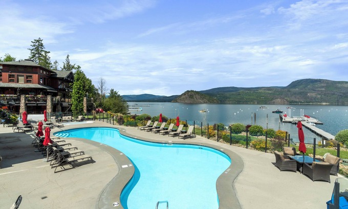 Blind Bay House | Carmel Beach Private Lodges - Unit #23. Third row, 3 bedroom lodge.