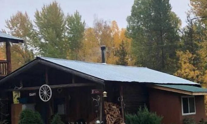 Beaverdell Cabin | Carmi Station Comfy Cabin