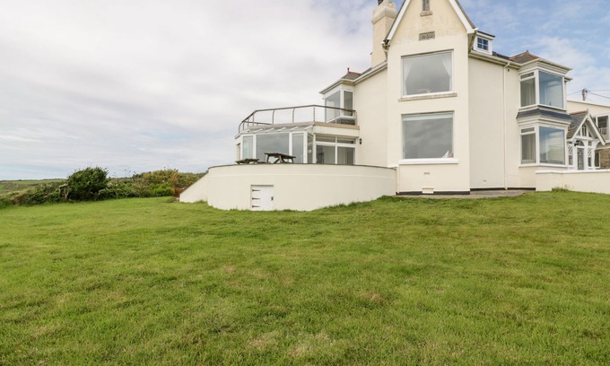 Penzance Cottage | CARN EVE, pet friendly, luxury holiday cottage in Sennen Cove