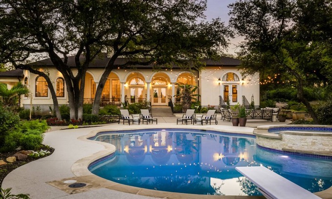 Georgetown House | Carnley House: 4000 sq ft. Huge Pool with Amazing Outdoor Space!