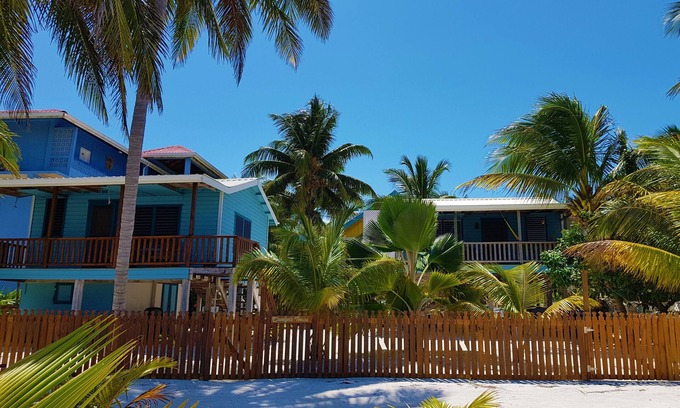 Caye Caulker Cottage | Carolyn's Other House- Beachfront Cottage