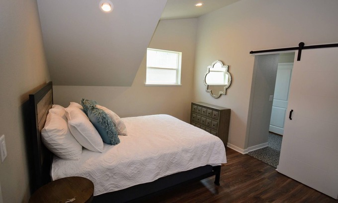 Buckingham Apartment | Carriage House