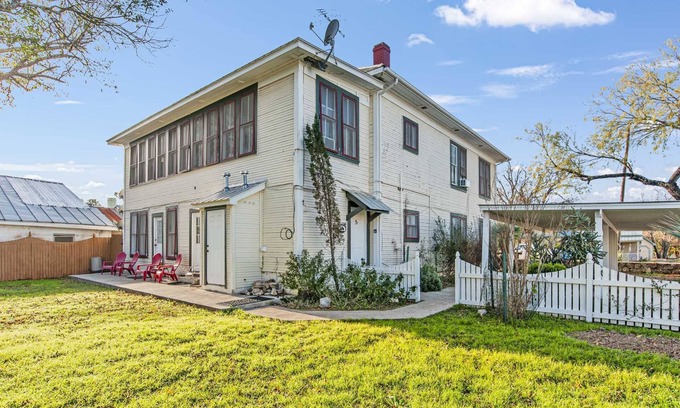 Bandera House | Carriage Inn - Medina Suite 1