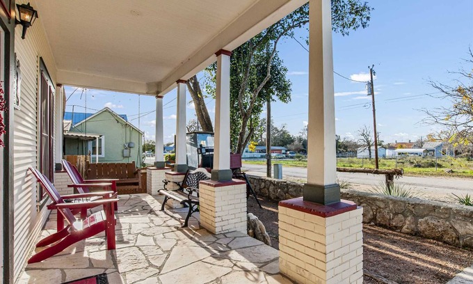 Bandera House | Carriage Inn - Utopia Suite 4
