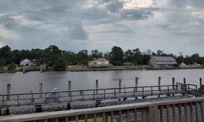 Coinjock House | Carrick Bend -Balcony View of ICW- Dog Friendly!