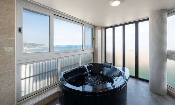 Gyeongju House | Carrot Ryokan Poolvilla