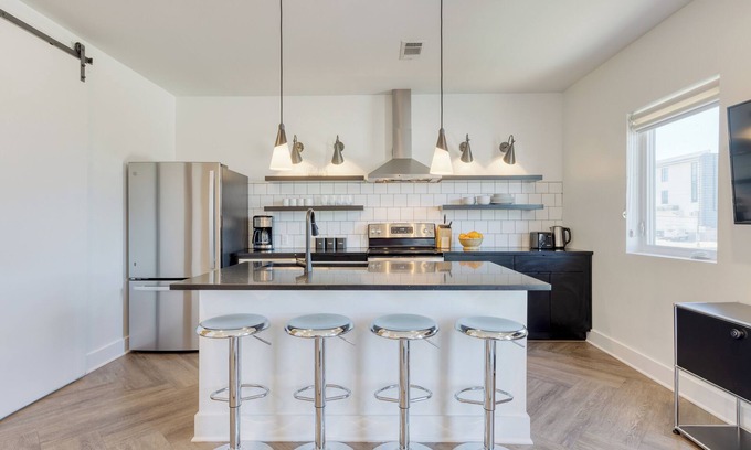 Historic Edgefield Apartment | Carter #503 by AvantStay | Mins to Downtown