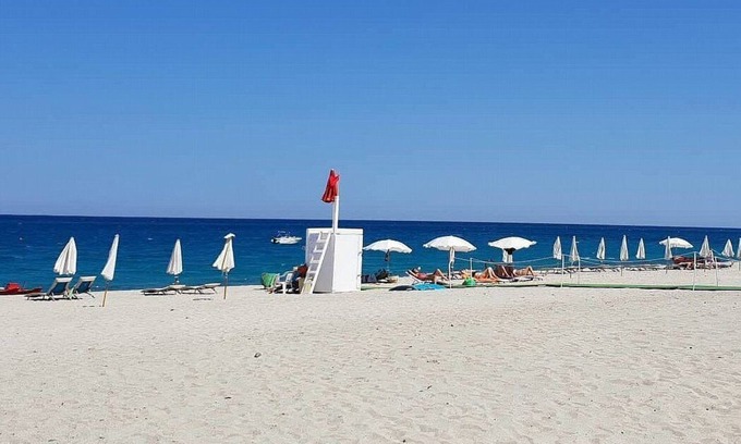 Santa Caterina Dello Ionio Marina House | Casa Iorana C: A characteristic and welcoming apartment located right on the beach, with Free WI-FI.