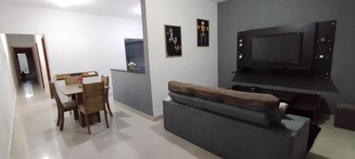 Limeira House | Casa 2 quartos com Garagem