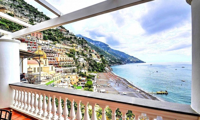 Positano City Centre House | Casa Amare: A charming independent house which faces the sun and the sea, with Free WI-FI.