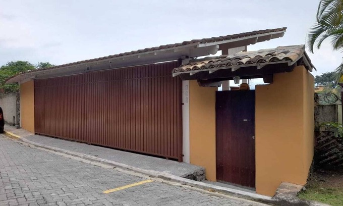 Pereque House | Casa Amarela com Vista Inesquecivel