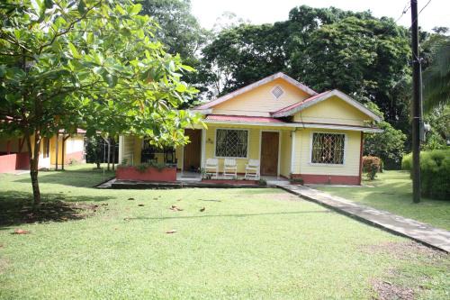 Venecia House | Casa Amarilla San Carlos