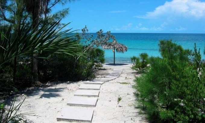 South Palmetto Point House | Casa Amarillo, waterfront home
