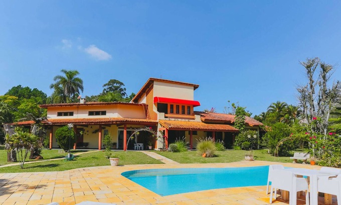 Ibiuna House | Casa ampla com piscina e área externa em Ibiúna