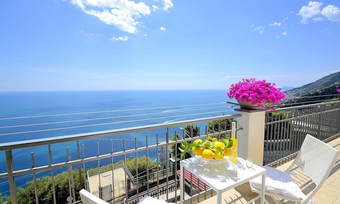 Conca dei Marini House | Casa Augia: A bright independent house which faces the sun and the sea, with Free WI-FI.