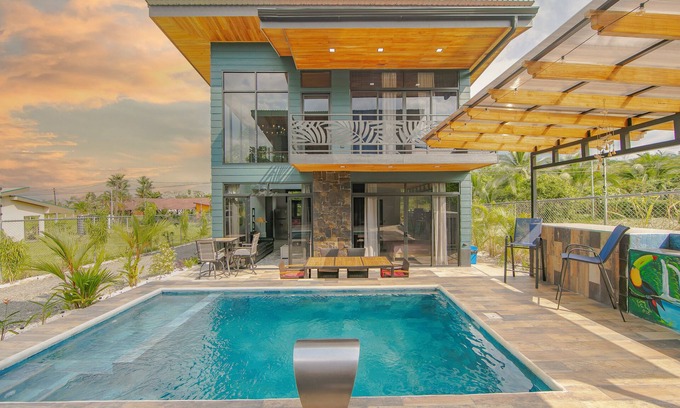 Penas Blancas Hotel | Casa Azulada-King beds, pool, BBQ, parking on property, 5 min to LaFortuna!