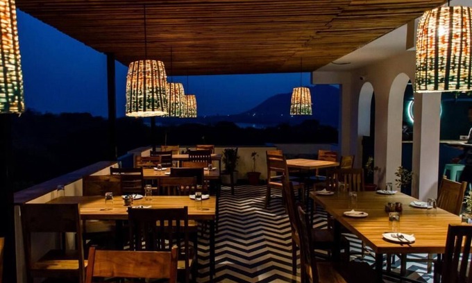 Shavri Colony Hotel | Casa Blanca LakeCity