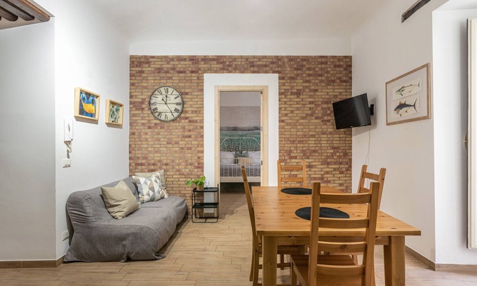 Centro Storico Apartment | Casa Borsa con Balcone by Wonderful Italy