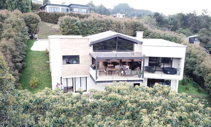 La Aguacatala House | Casa Campestre de Lujo